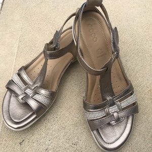 ecco flash t strap sandal metallic
